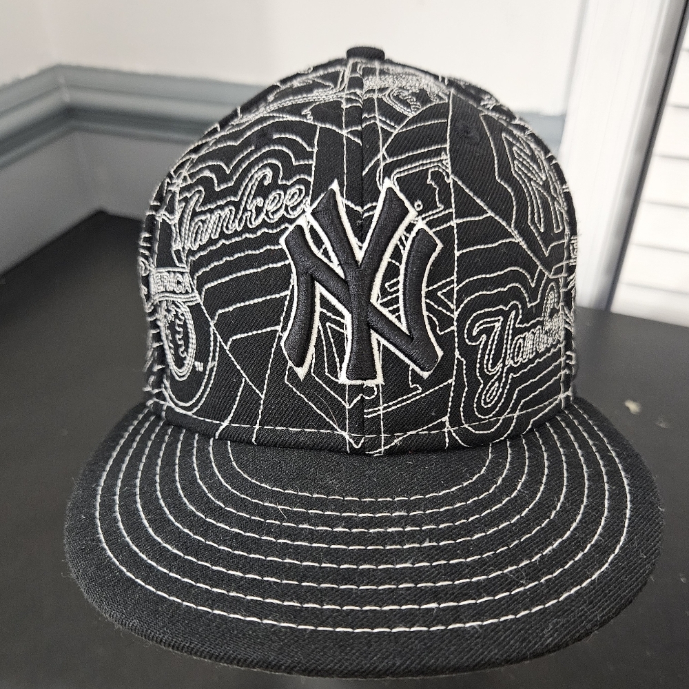 New York Yankees Black and White Cap